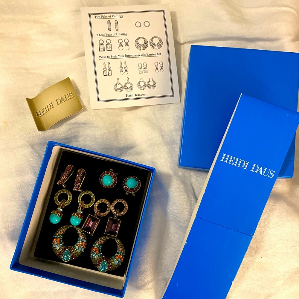 HEIDI DAUS NWT interchangeable earrings set.